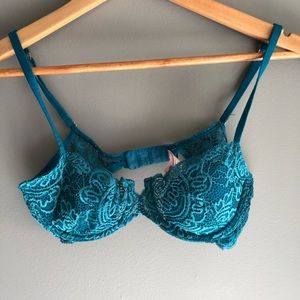 Victoria’s Secret very sexy pushup without padding